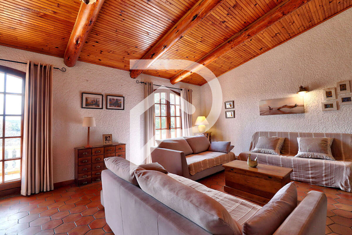 Maison à ARTIGNOSC-SUR-VERDON