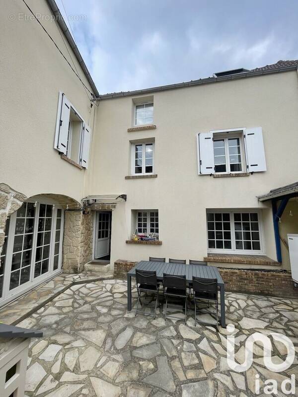 Photo 1 - Maison à JUZIERS