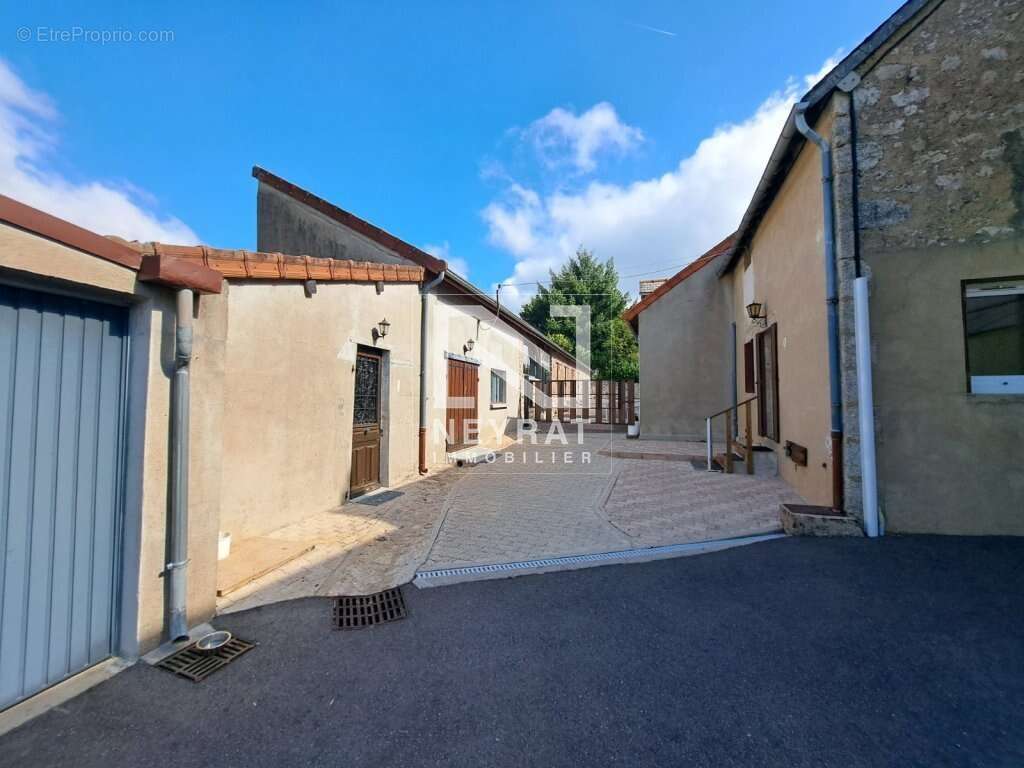 Maison à SAINT-LEGER-SOUS-BEUVRAY