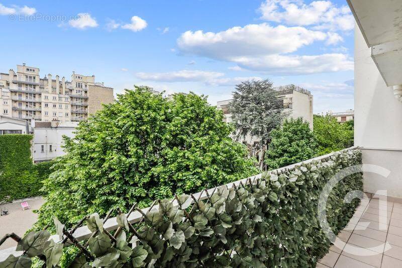 Appartement à NEUILLY-SUR-SEINE