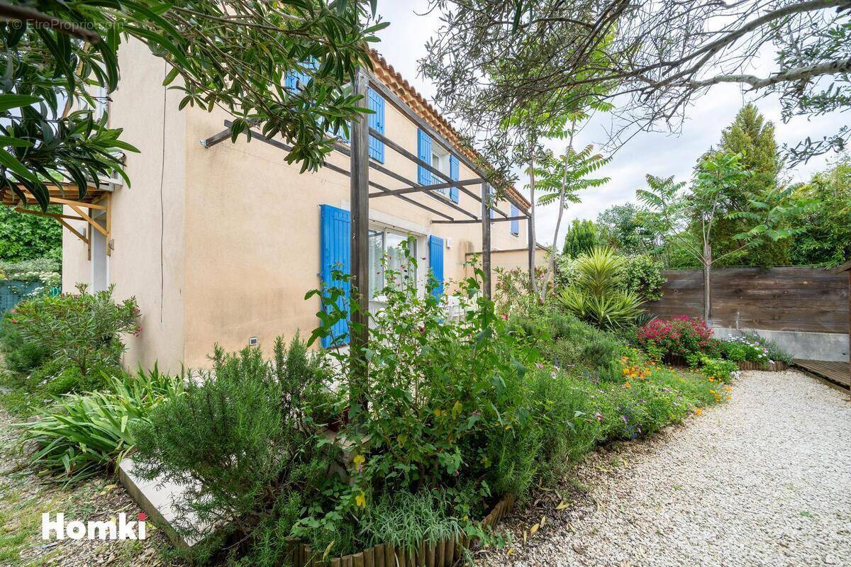 Maison à MOURIES