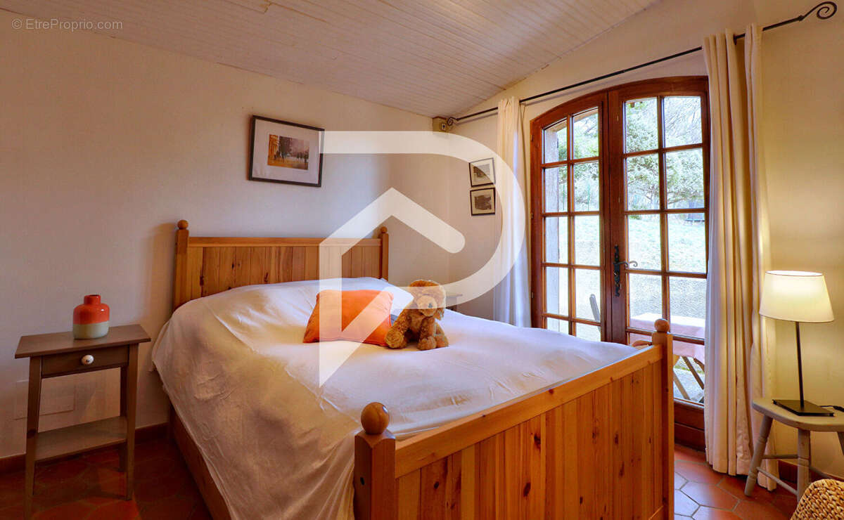 Maison à ARTIGNOSC-SUR-VERDON