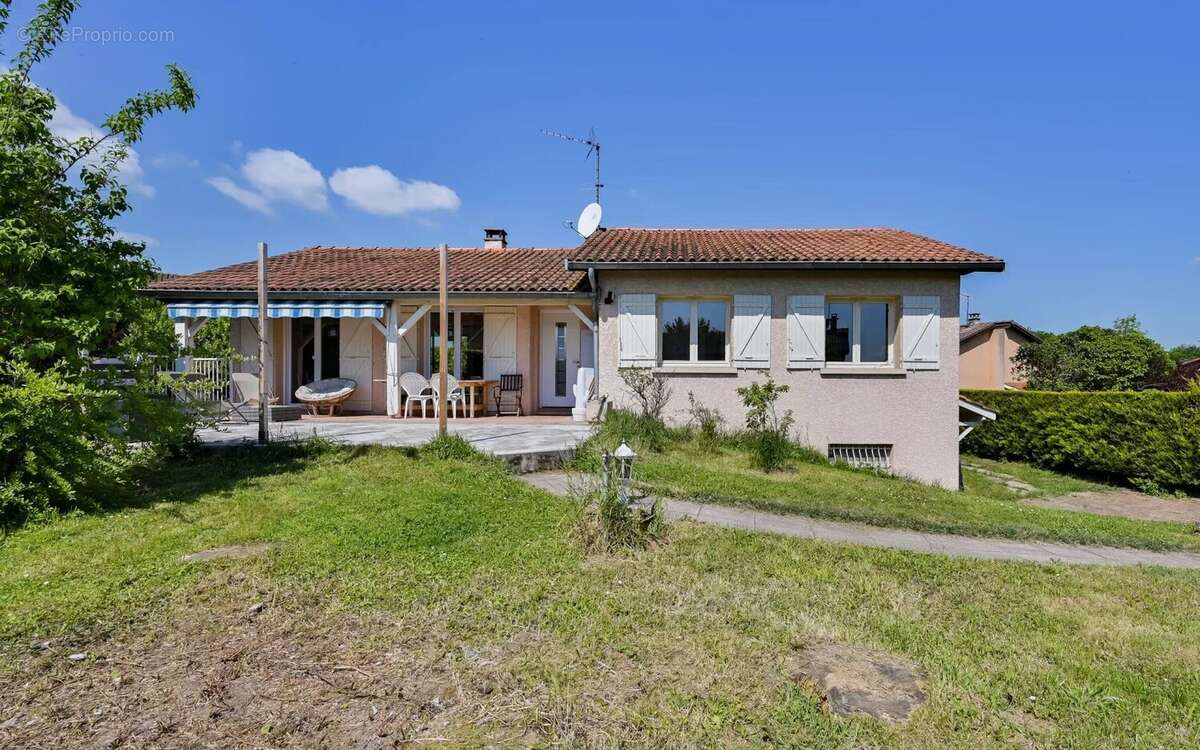 Maison à CHAZAY-D&#039;AZERGUES