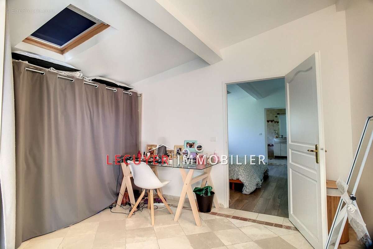 Appartement à VALLAURIS