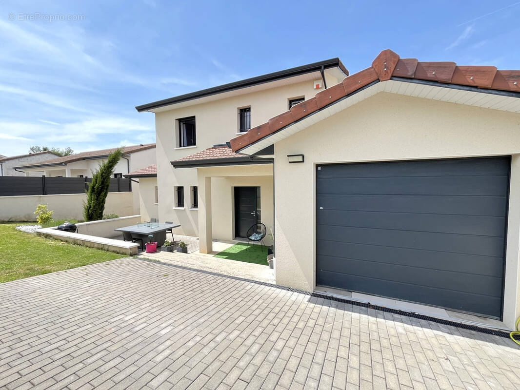 Maison à CHARVIEU-CHAVAGNEUX