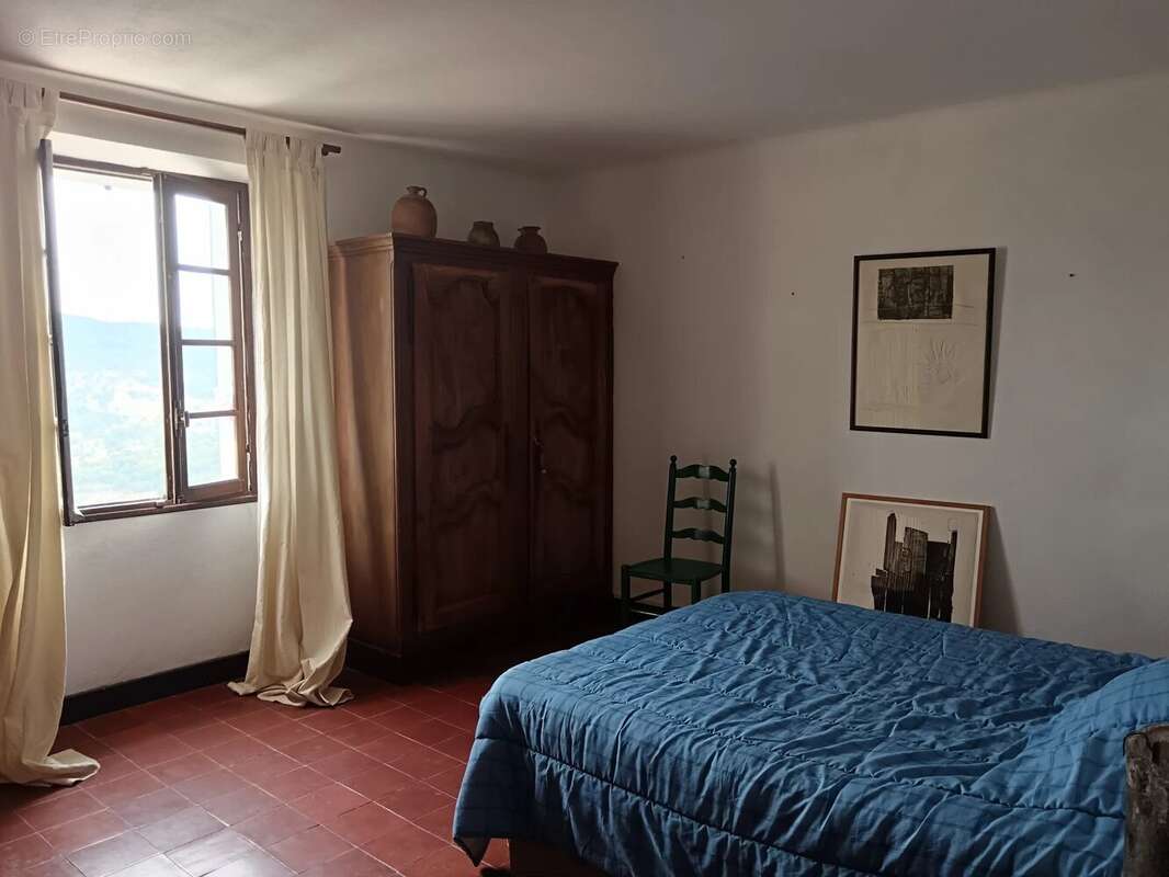 Appartement à COURSEGOULES