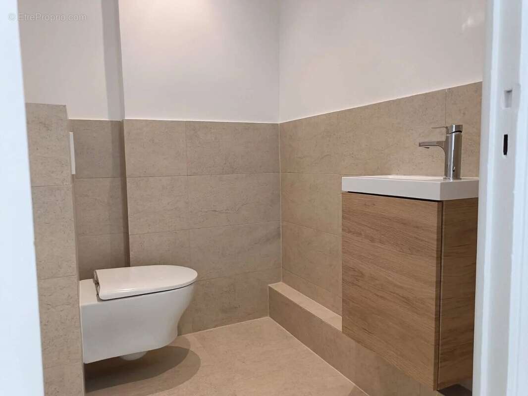 Appartement à SAINT-LAURENT-DU-VAR