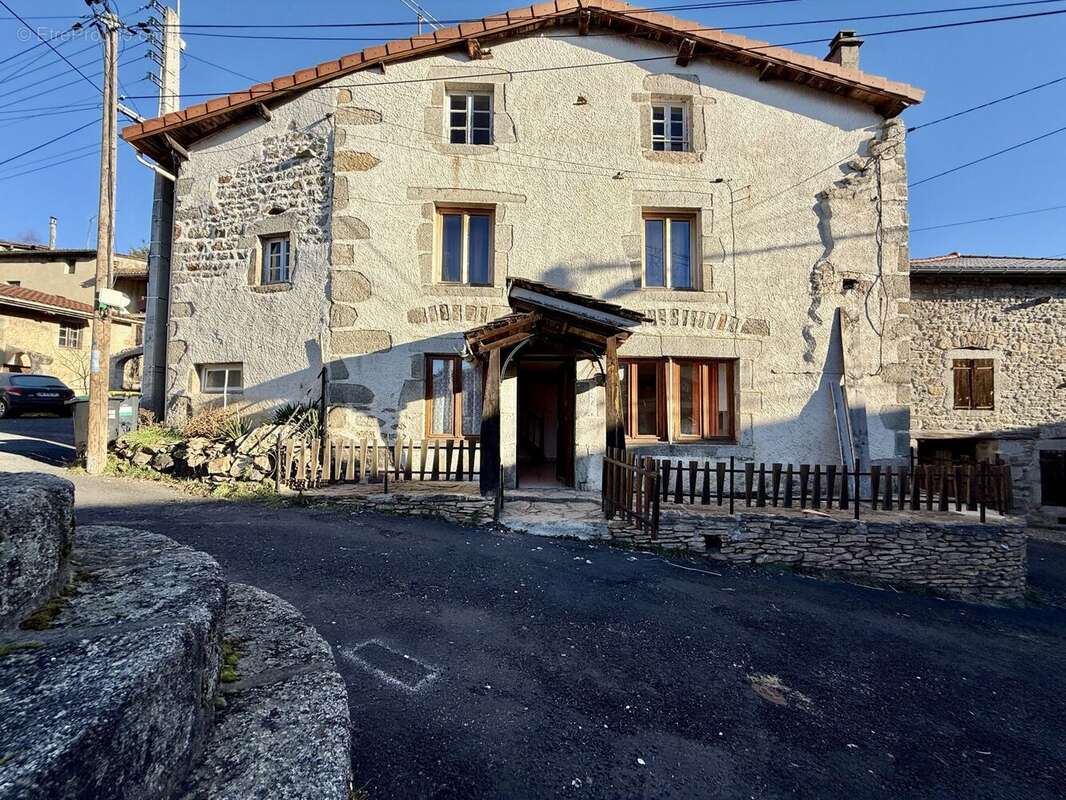 Maison à SAINT-REMY-SUR-DUROLLE