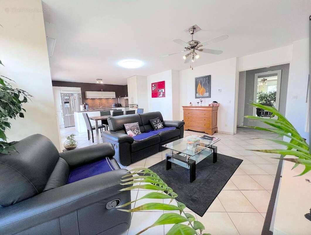   - Appartement à DECINES-CHARPIEU