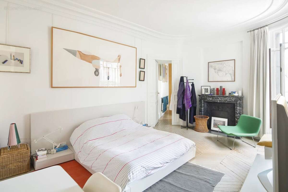 Appartement à PARIS-1E