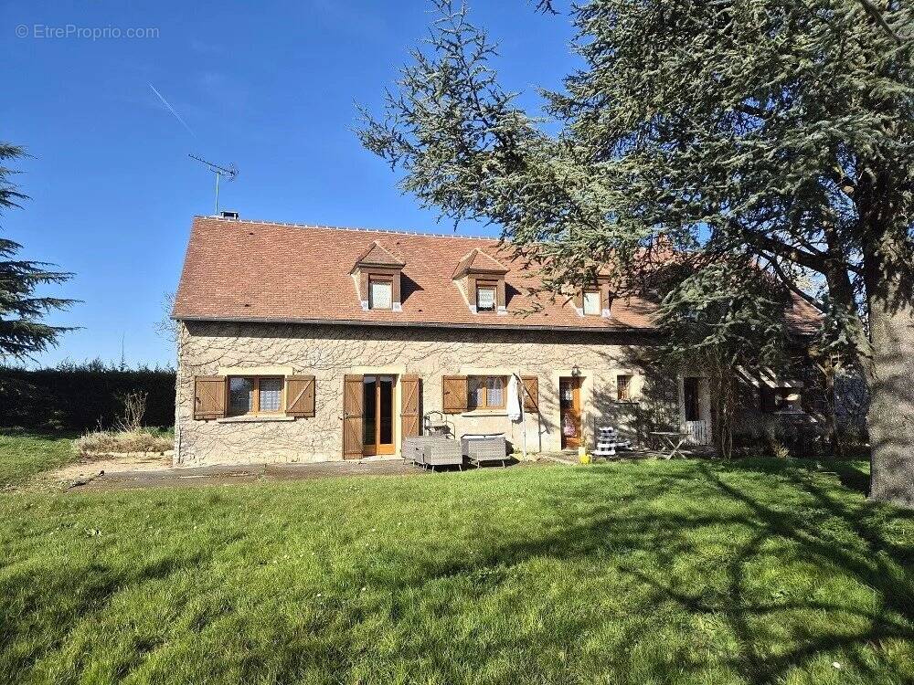 Maison à BEAUNE-LA-ROLANDE