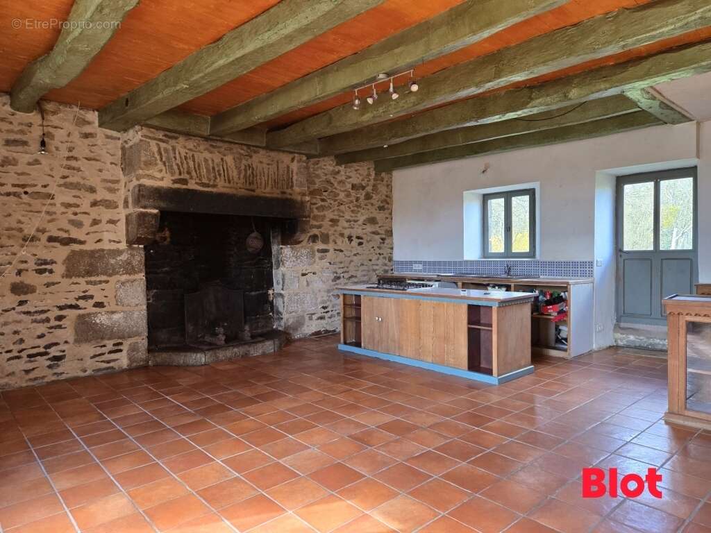 Maison à SAINT-BRICE-EN-COGLES