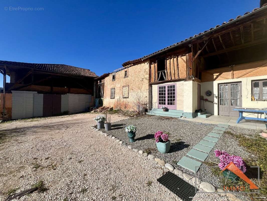 Maison à PRAT-BONREPAUX