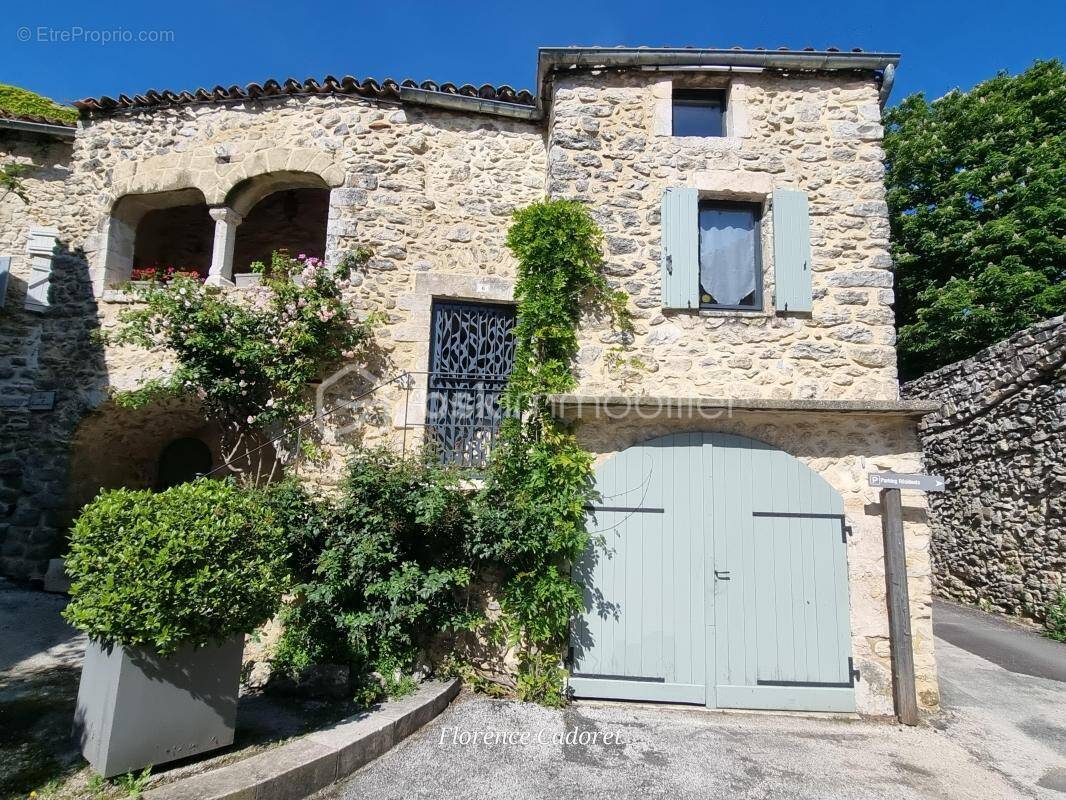Maison à LUSSAN