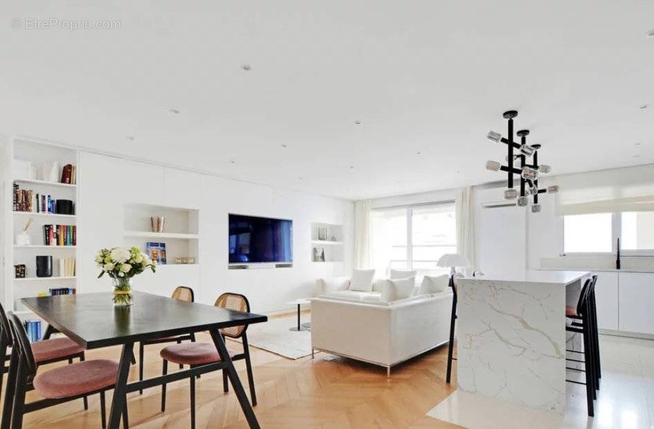 Appartement à LEVALLOIS-PERRET