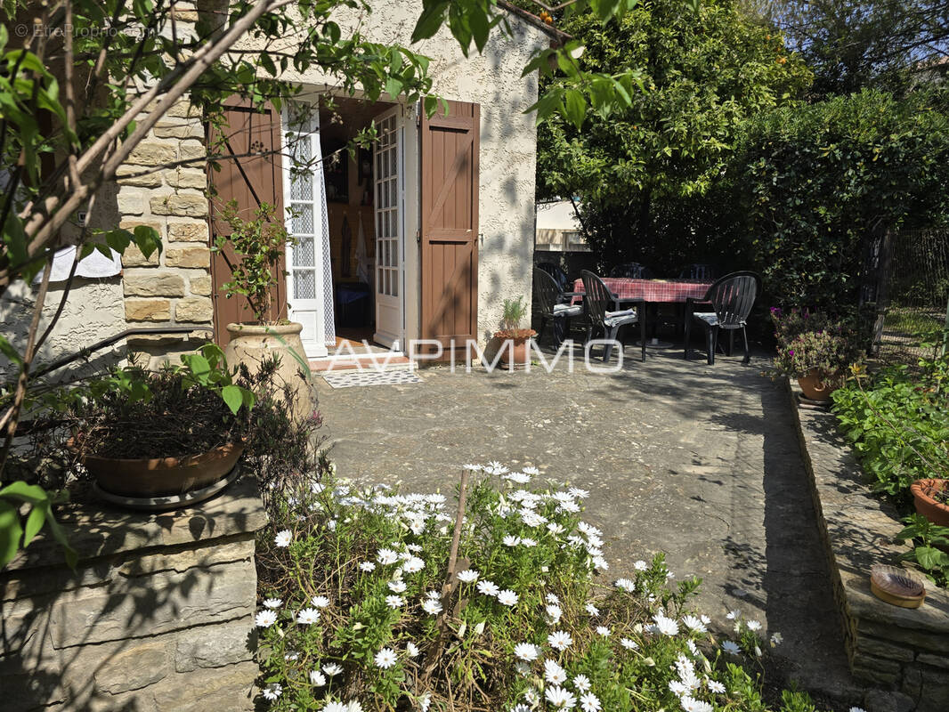 Maison à SAINT-CYR-SUR-MER