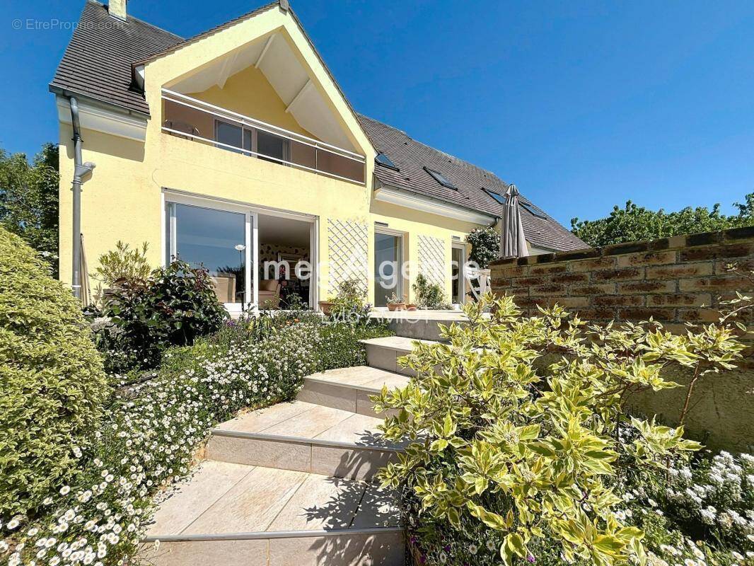 Maison à MEZY-SUR-SEINE
