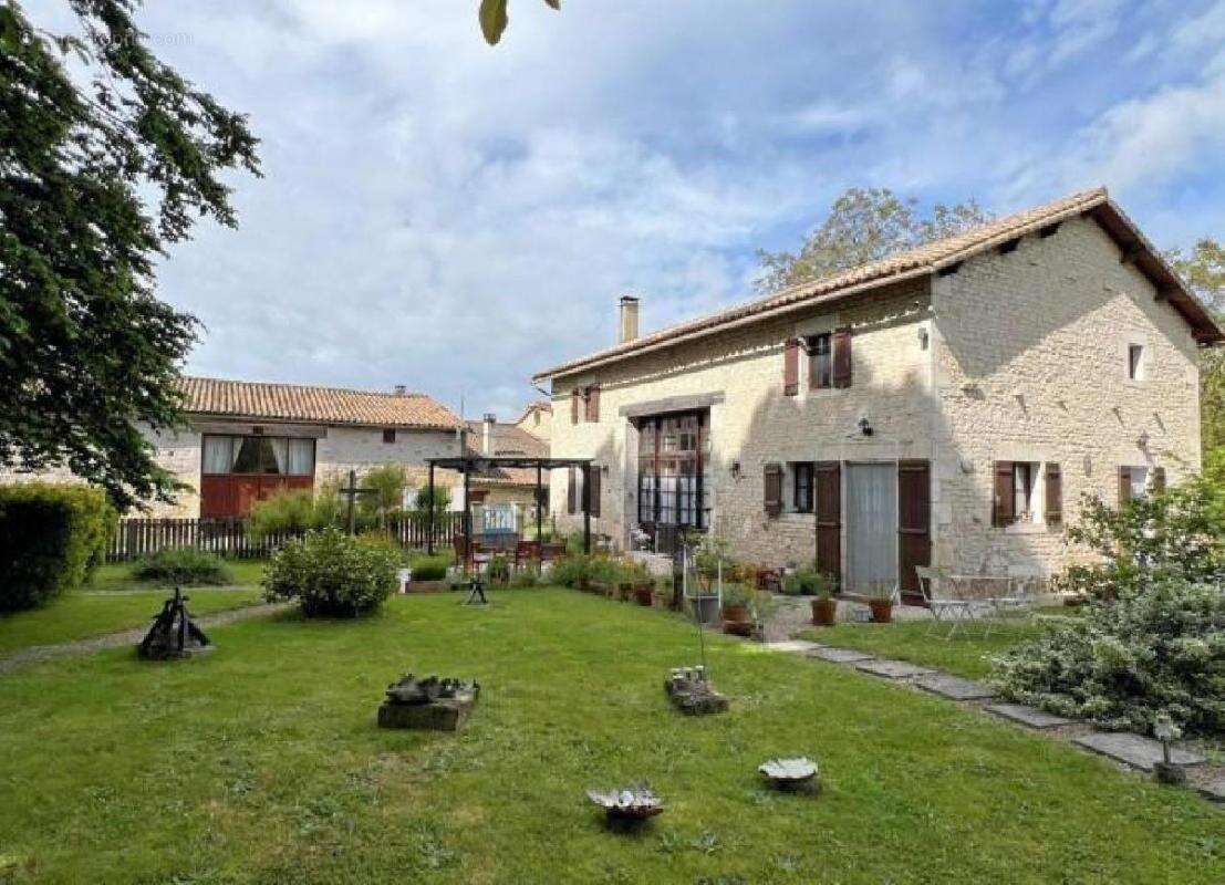 Maison à VILLEFAGNAN