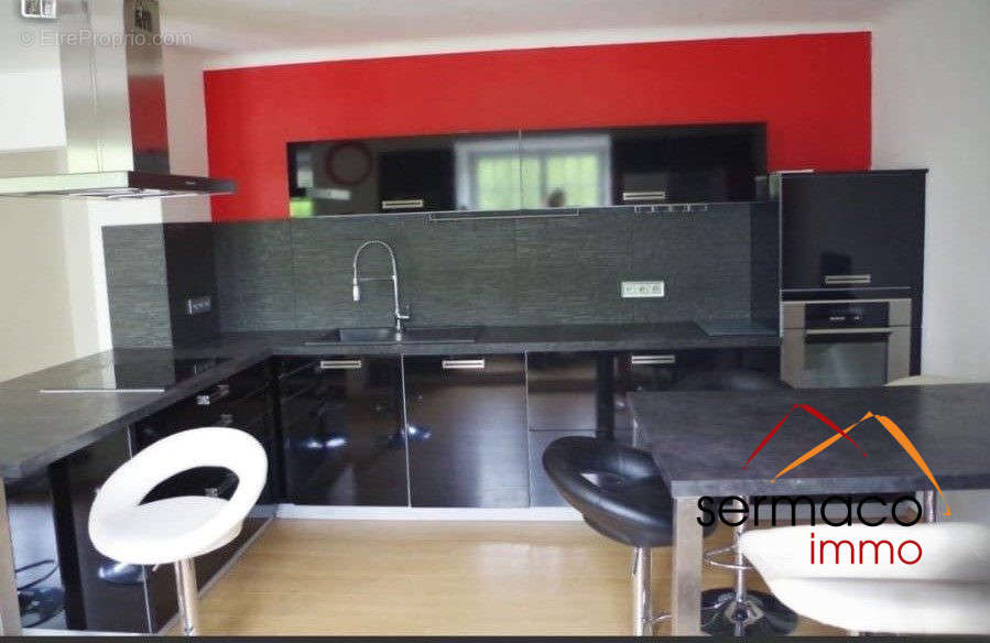 cuisine aménagée et équipée - Appartement à SARREGUEMINES