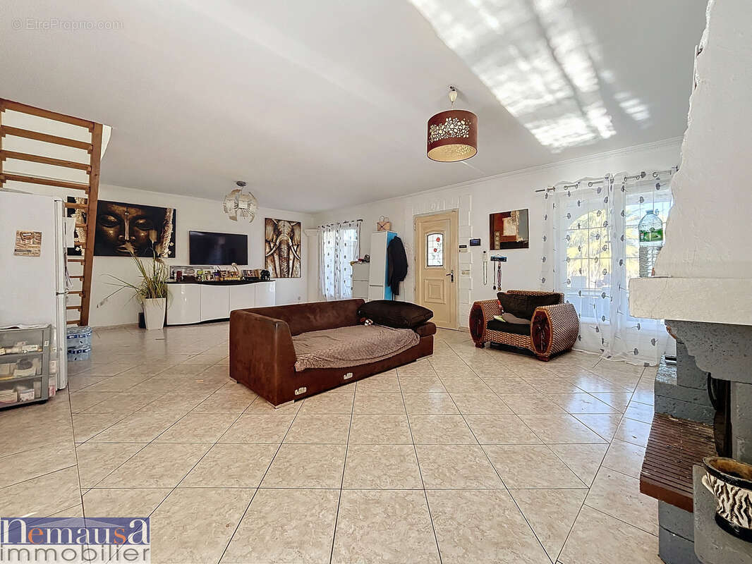Maison à MILHAUD