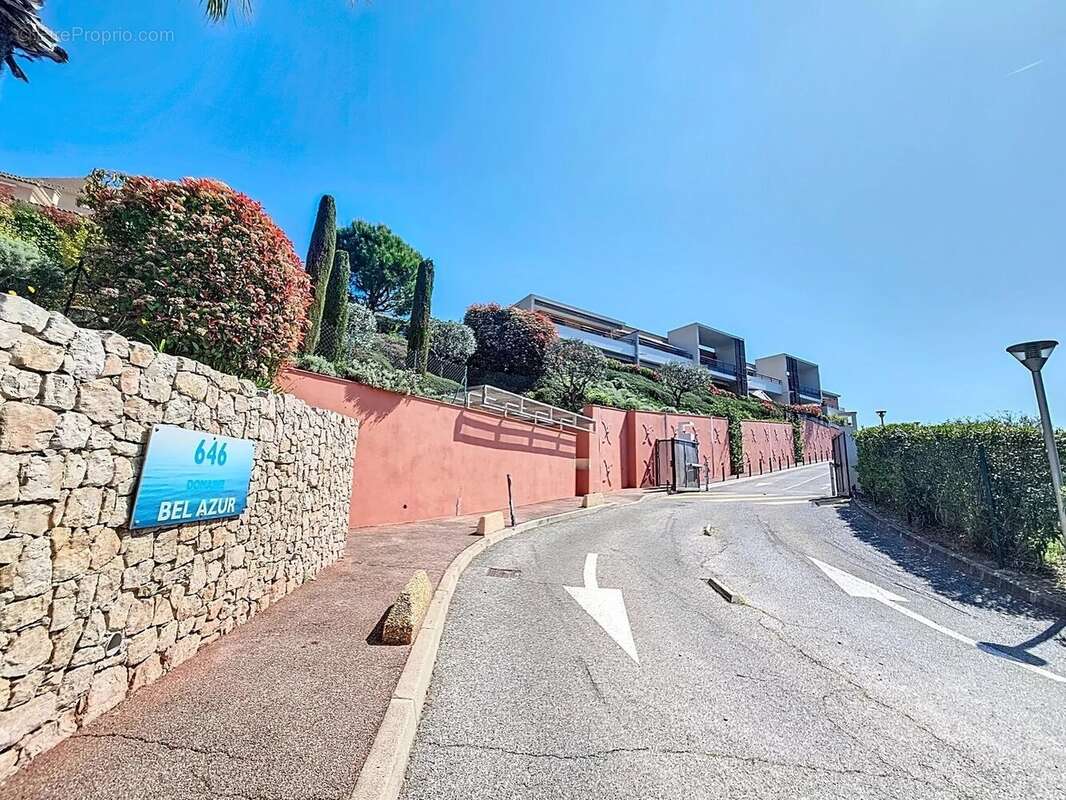 Appartement à SAINT-LAURENT-DU-VAR