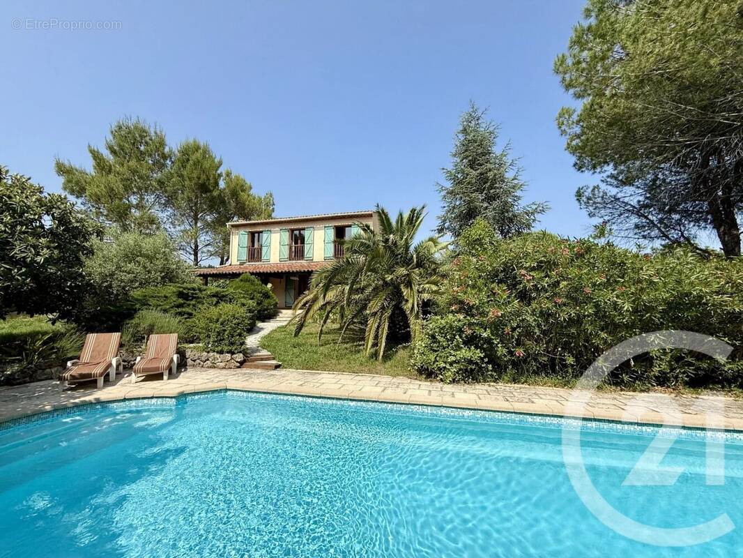 Maison à CHATEAUNEUF-GRASSE