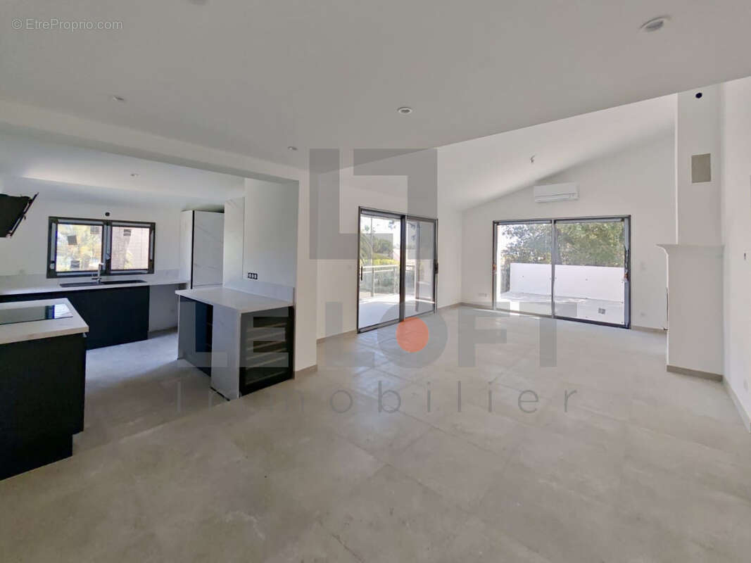 Appartement à ROQUEBRUNE-SUR-ARGENS