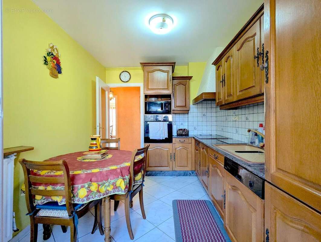   - Appartement à DECINES-CHARPIEU