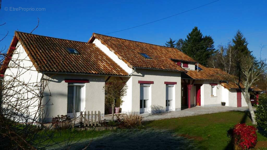 Maison à NEUVIC-ENTIER