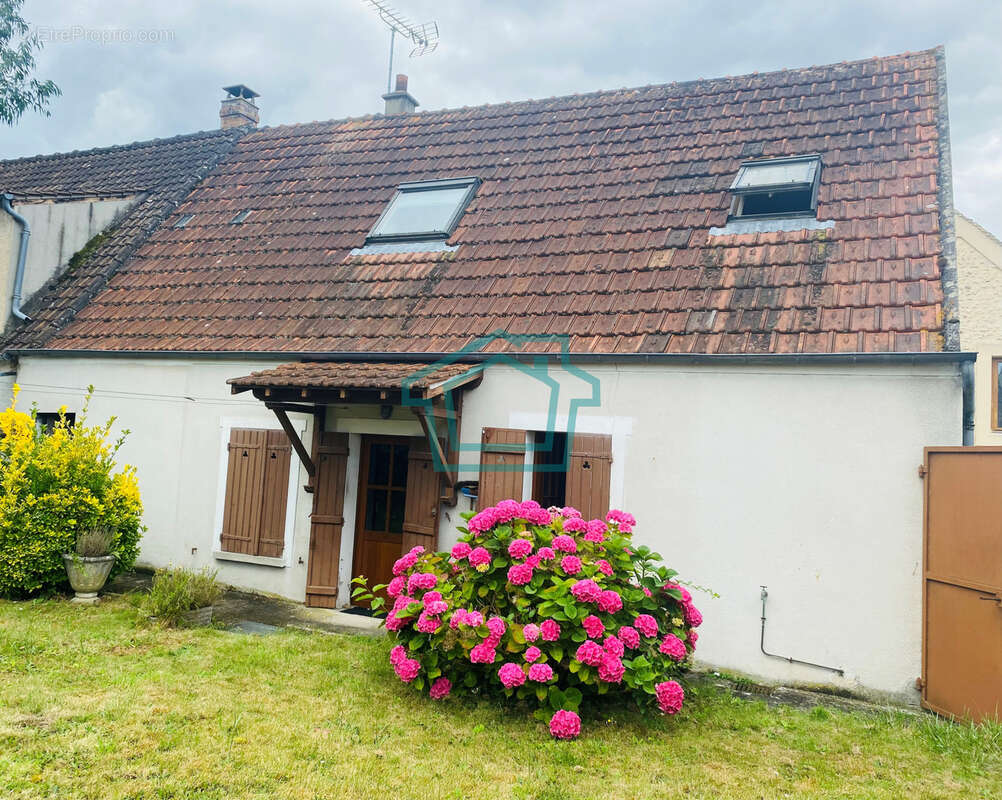 Maison à LA QUEUE-LES-YVELINES