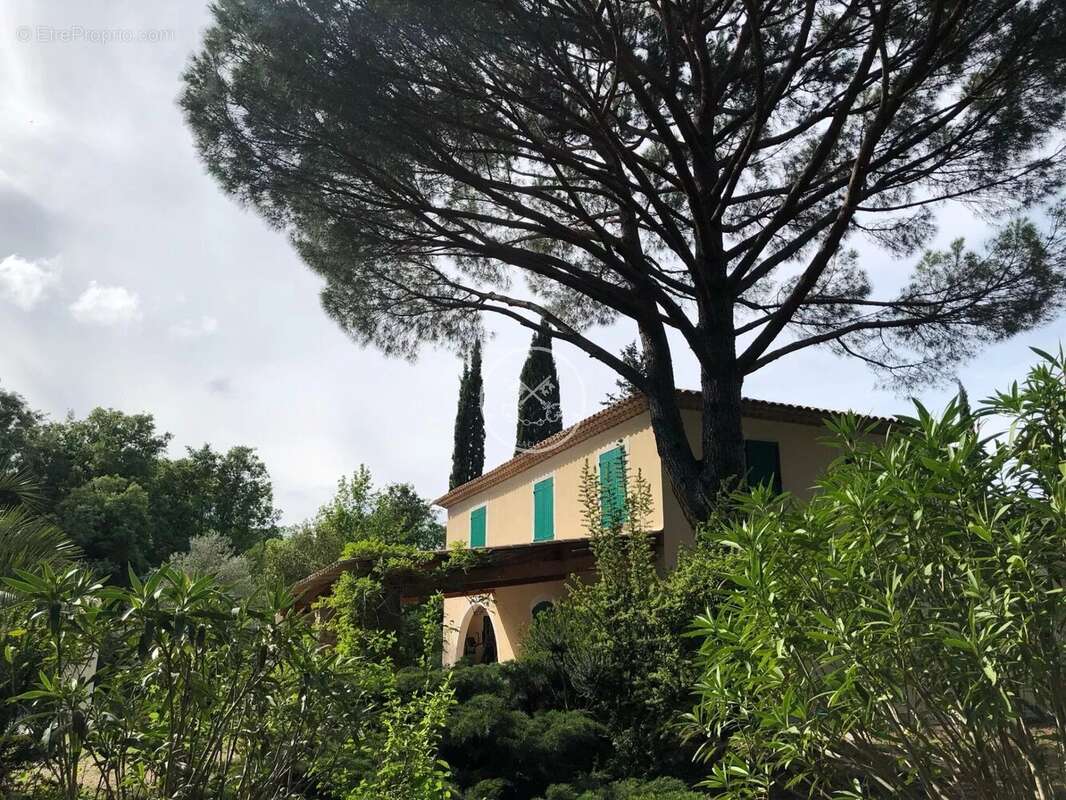 Maison à BAGNOLS-EN-FORET