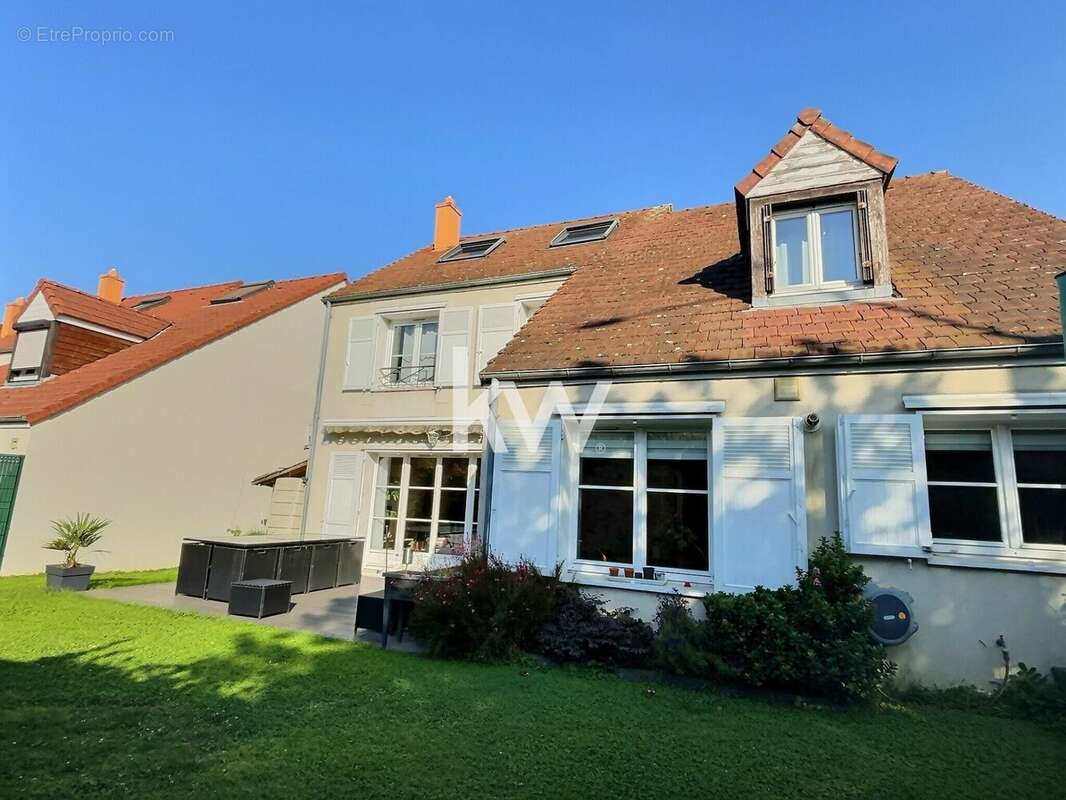 Maison à MENNECY