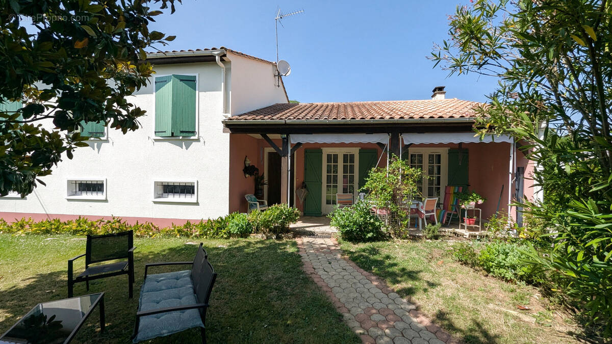 Maison à MAGNE