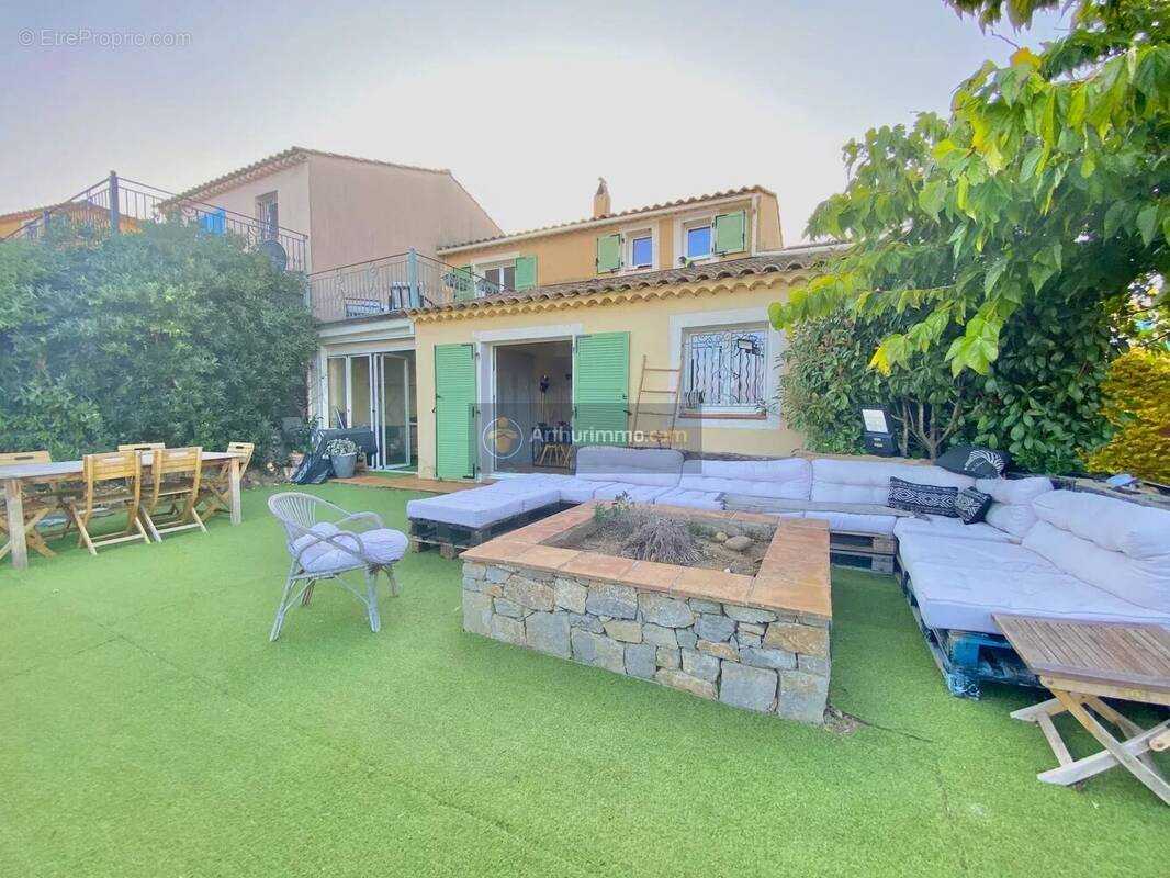 Appartement à ROQUEBRUNE-SUR-ARGENS