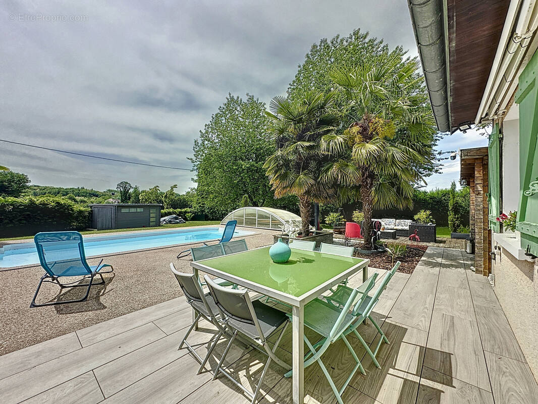 Maison à LA BATIE-MONTGASCON