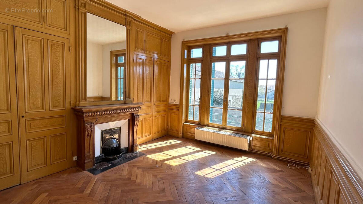 Appartement à CHAZELLES-SUR-LYON