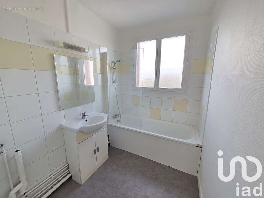 Photo 8 - Appartement à LA CHAPELLE-SAINT-LUC