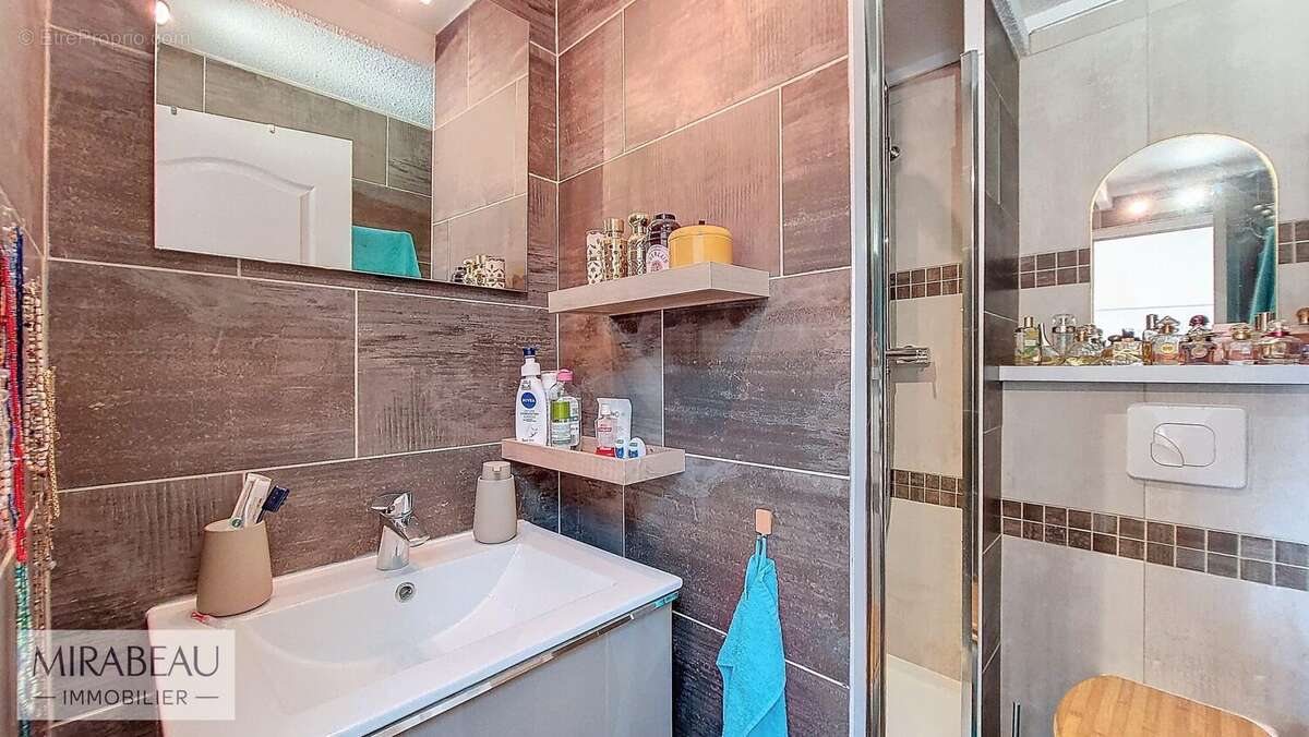 Appartement à POURRIERES
