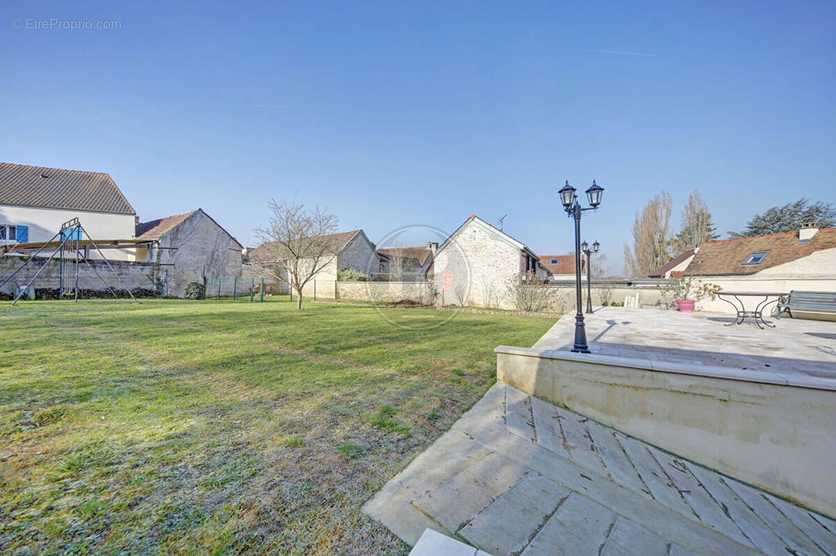 Maison à MORAINVILLIERS