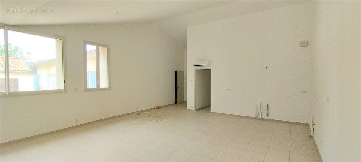 Appartement à JONQUIERES-SAINT-VINCENT