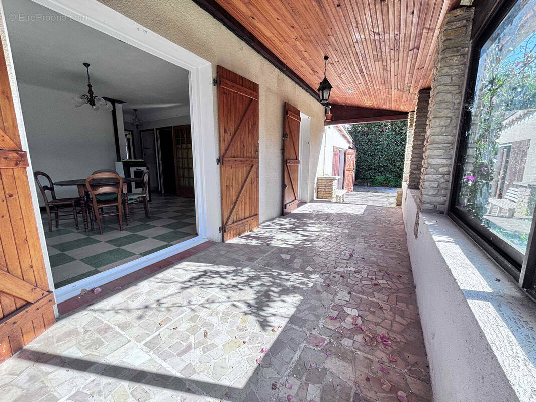 Maison à SAINT-CYR-SUR-MER
