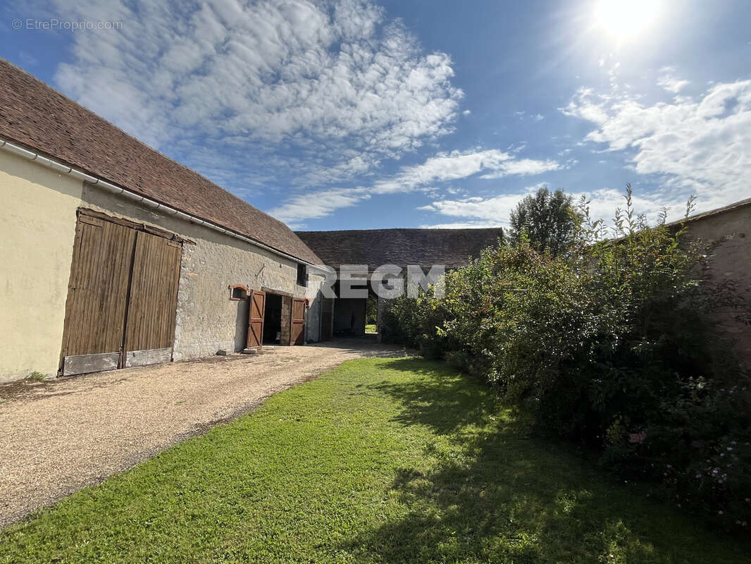 Maison à LA CHAPELLE-LA-REINE