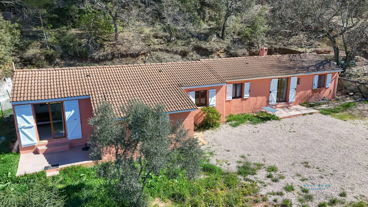 Maison à VARAGES