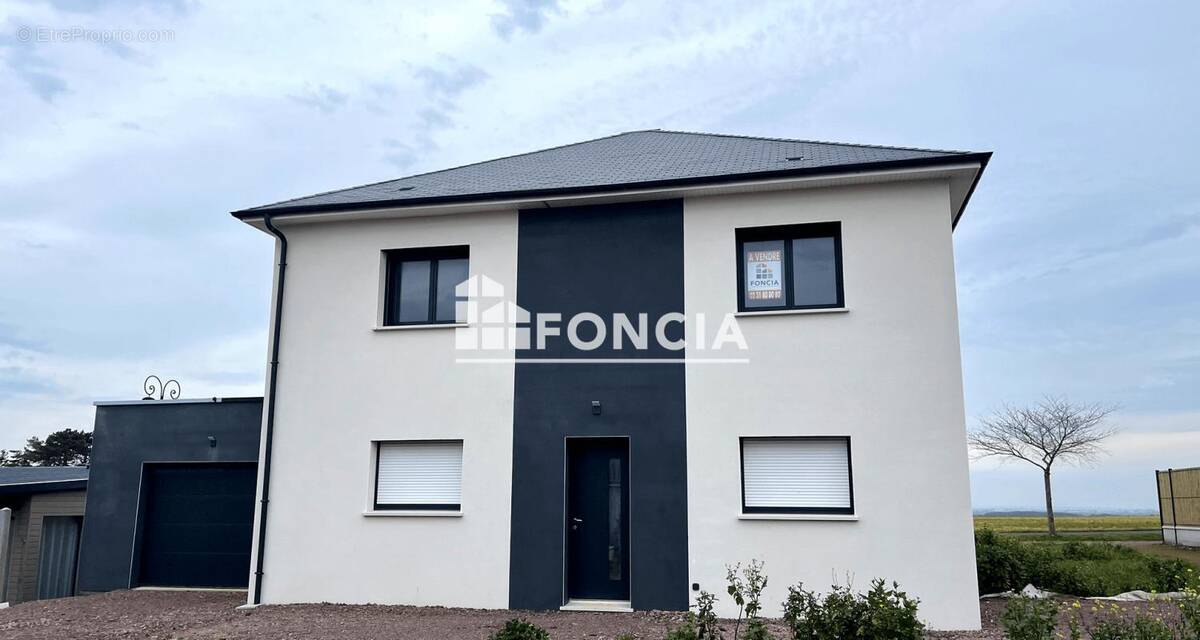 Maison à FONTAINE-ETOUPEFOUR