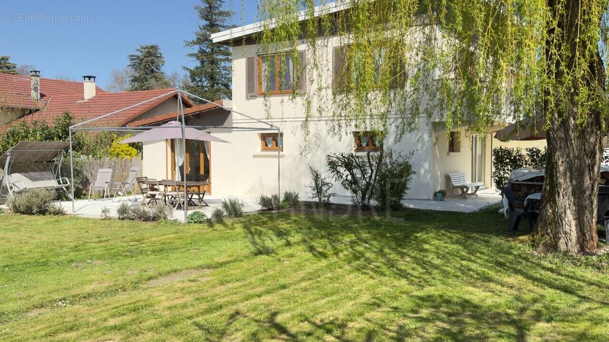 Maison à SAINT-SIMEON-DE-BRESSIEUX