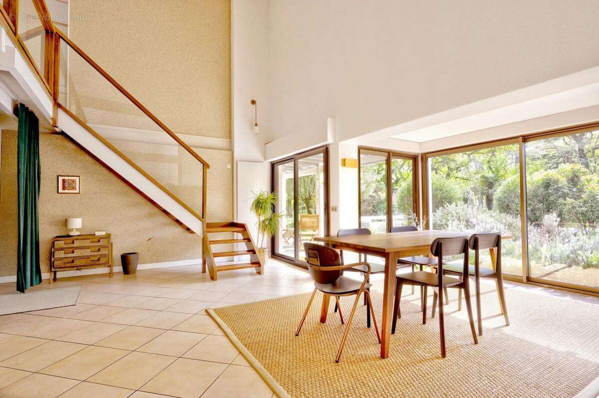Maison à BLANQUEFORT
