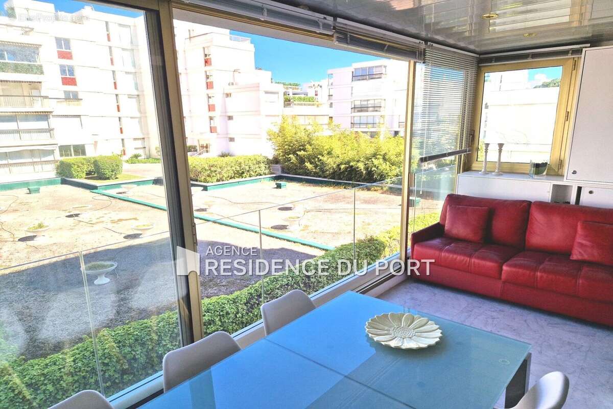Appartement à MANDELIEU-LA-NAPOULE