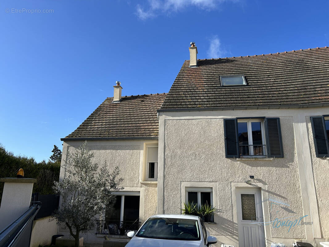 Maison à VERT-LE-GRAND