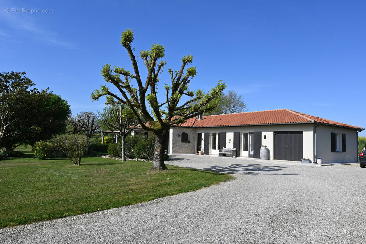 Maison à MONCLAR