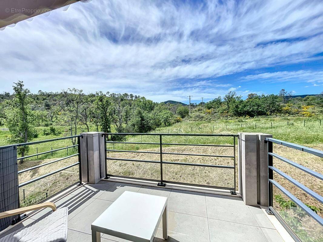 Appartement à ROQUEBRUNE-SUR-ARGENS